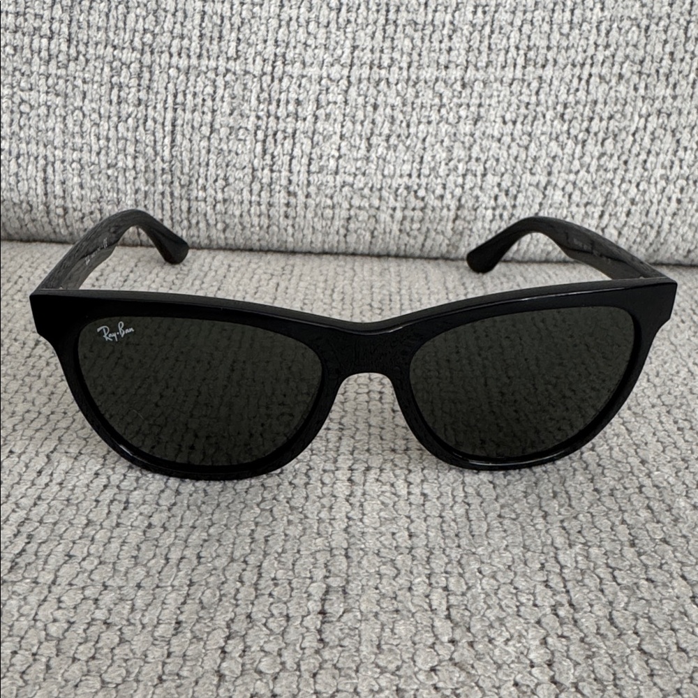 Ray-Ban Classic Black Shades